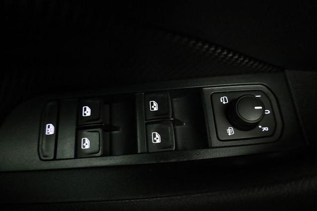 Skoda Kamiq Monte Carlo 1.5 TSI DSG Carlo, Pano, AHK, IQ.Light, Side, Kamera, Winter, 17-Zoll 