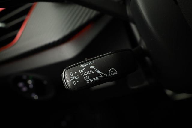 Skoda Kamiq Monte Carlo 1.5 TSI DSG Carlo, Pano, AHK, IQ.Light, Side, Kamera, Winter, 17-Zoll 