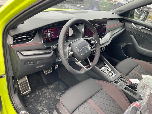 Skoda Octavia Combi - 2.0 TSI 195 kW RS DSG, AHK, Navi, Matrix, Side, Winter, 5 J.-Garantie