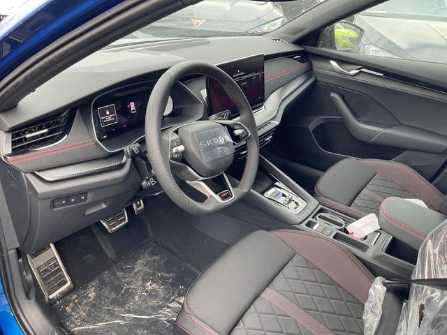 Skoda Octavia Combi - 2.0 TSI 195 kW RS DSG, AHK, Navi, Matrix, Side, Winter, 5 J.-Garantie