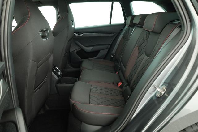 Skoda Octavia Combi 2.0 TSI 195 kW RS DSG, Pano, AHK, Navi, Matrix, Side, Winter, 5 J.-Garantie 