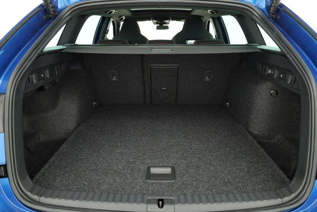 Skoda Octavia Combi 2.0 TSI 195 kW RS DSG, Pano, AHK, Navi, Matrix, Side, Winter, 5 J.-Garantie 