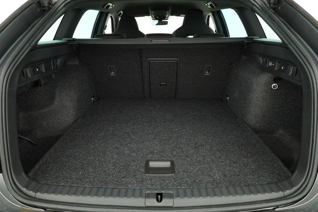 Skoda Octavia Combi 2.0 TSI 195 kW RS DSG, Standheizung, AHK, Navi, Matrix, Side, Winter, 5 J.-Garantie 