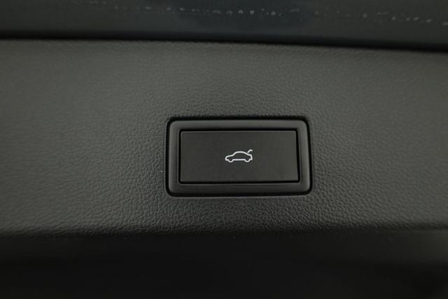 Volkswagen Golf VIII Variant 2.0 TDI DSG Life, AHK, easyOpen, Kamera, 3-J Garantie 