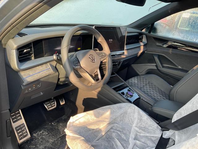 Lagerfahrzeug Volkswagen Tayron - 1.5 TSI eHybrid 150 kW R-Line Black, Pano, HuD, AHK, AreaView, LED-Plus, Side, Navi, Winter Plus, 5 J.-Garantie