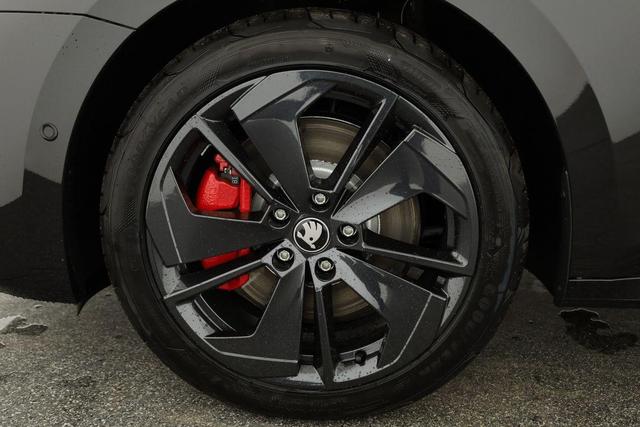 Skoda Octavia Combi 2.0 TSI 195 kW RS DSG, Standheizung, AHK, Navi, Matrix, Side, Winter, 5 J.-Garantie 