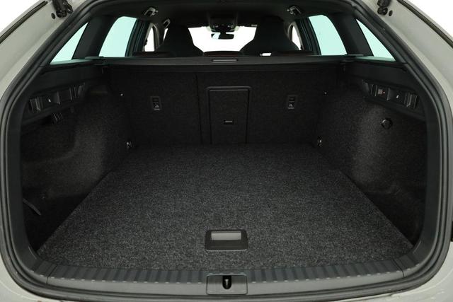 Skoda Octavia Combi 2.0 TSI 195 kW RS DSG, AHK, Navi, Matrix, Side, Winter, 5 J.-Garantie 