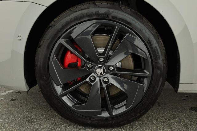 Skoda Octavia Combi 2.0 TSI 195 kW RS DSG, AHK, Navi, Matrix, Side, Winter, 5 J.-Garantie 