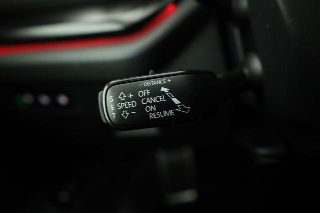 Skoda Octavia Combi 2.0 TSI 195 kW RS DSG, AHK, Navi, Matrix, Side, Winter, 5 J.-Garantie 