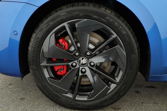 Skoda Octavia Combi 2.0 TSI 195 kW RS DSG, AHK, Navi, Matrix, Side, Winter, 5 J.-Garantie 