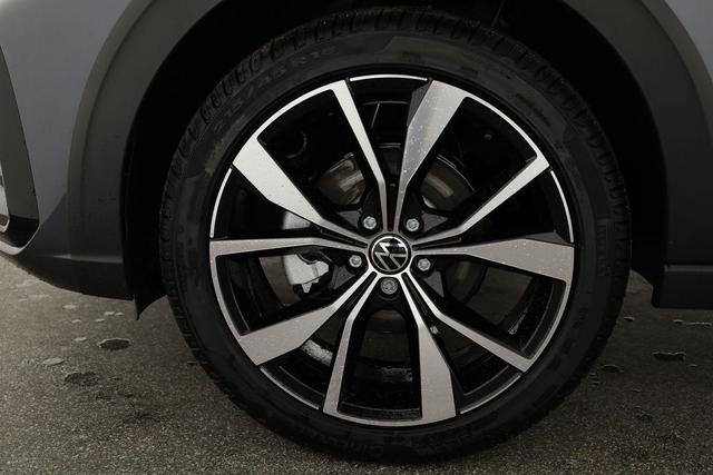 Volkswagen Taigo R-Line 1.5 TSI DSG R-LINE, AHK, Navi, IQ.Light, Kamera, ACC, Winter 