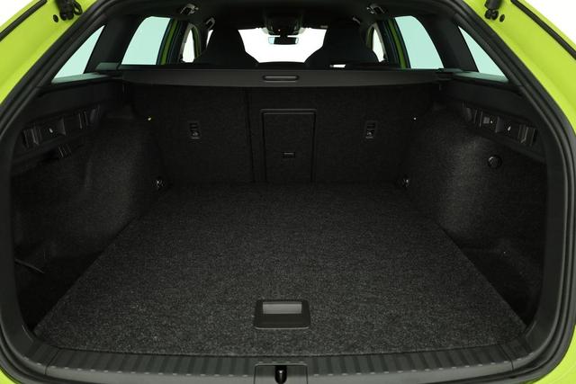 Skoda Octavia Combi 2.0 TSI 195 kW RS DSG, AHK, Navi, Matrix, Side, Winter, 5 J.-Garantie 