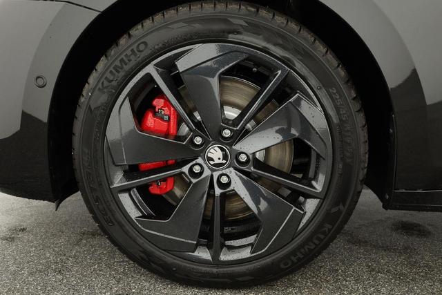 Skoda Octavia Combi 2.0 TSI 195 kW RS DSG, AHK, Navi, Matrix, Side, Winter, 5 J.-Garantie 