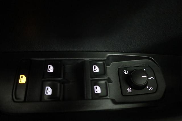 Skoda Karoq Selection 2.0 TDI DSG 4x4 Selection, AHK, Navi, LED, Kamera, Winter, el. Klappe, 4 J.-Garantie 