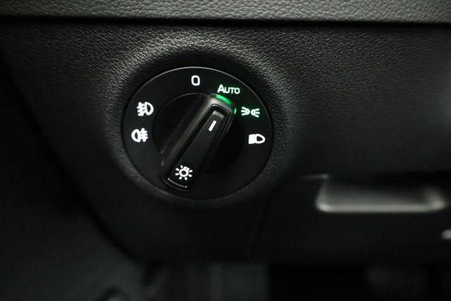 Skoda Karoq Selection 2.0 TDI DSG 4x4 Selection, AHK, Navi, LED, Kamera, Winter, el. Klappe, 4 J.-Garantie 