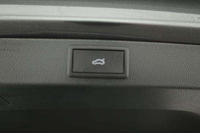 Skoda Karoq Selection 2.0 TDI DSG 4x4 Selection, AHK, Navi, LED, Kamera, Winter, el. Klappe, 4 J.-Garantie 