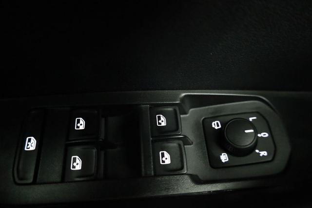 Skoda Karoq Selection 2.0 TDI DSG 4x4 Selection, AHK, Navi, LED, Kamera, Winter, el. Klappe, 4 J.-Garantie 