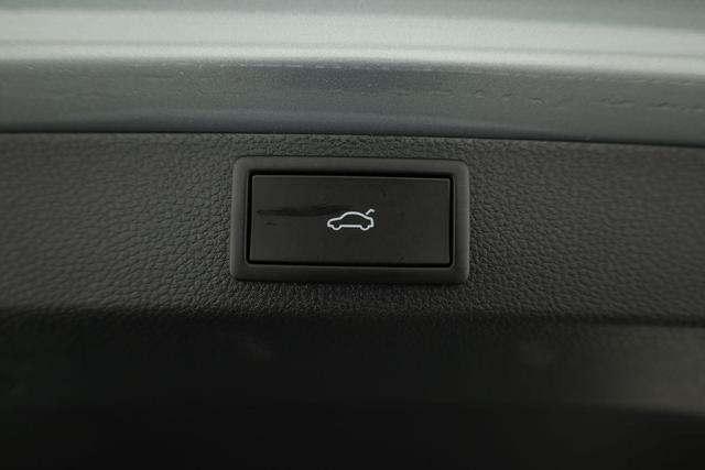 Skoda Karoq Selection 2.0 TDI DSG 4x4 Selection, AHK, Navi, LED, Kamera, Winter, el. Klappe, 4 J.-Garantie 