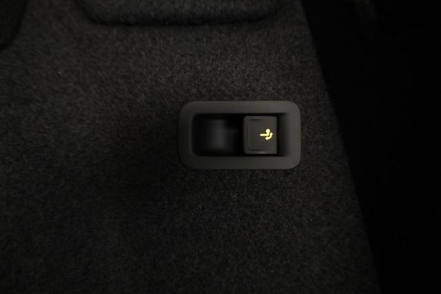 Skoda Karoq Selection 2.0 TDI DSG 4x4 Selection, AHK, Navi, LED, Kamera, Winter, el. Klappe, 4 J.-Garantie 