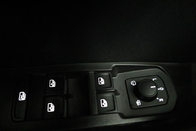 Skoda Karoq Selection 1.5 TSI DSG Selection, AHK, LED, Kamera, Winter, Ladeboden, 4 J.-Garantie 