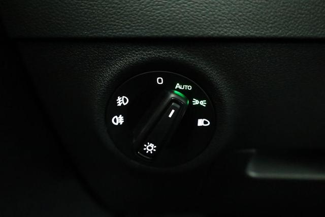 Skoda Karoq Selection 1.5 TSI DSG Selection, AHK, LED, Kamera, Winter, Ladeboden, 4 J.-Garantie 