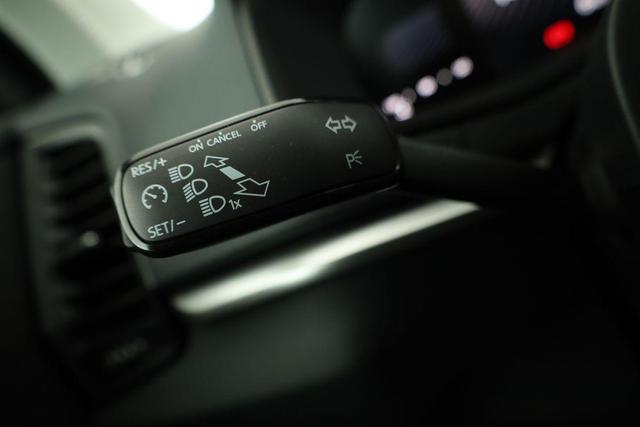 Skoda Karoq Selection 1.5 TSI DSG Selection, AHK, LED, Kamera, Winter, Ladeboden, 4 J.-Garantie 