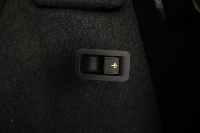 Skoda Karoq Selection 1.5 TSI DSG Selection, AHK, Navi, LED, Kamera, Winter, el. Klappe, Ladeboden, 4 J.-Garantie 