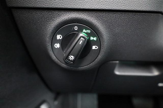 Skoda Karoq Selection 1.5 TSI DSG Selection, AHK, LED, Kamera, Winter, el. Klappe, Ladeboden, 4 J.-Garantie 
