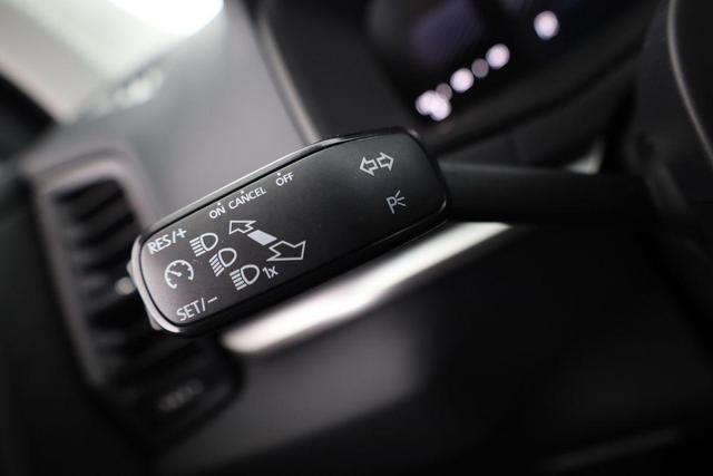 Skoda Karoq Selection 1.5 TSI DSG Selection, AHK, LED, Kamera, Winter, el. Klappe, Ladeboden, 4 J.-Garantie 