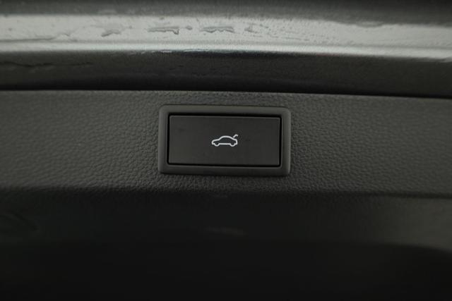 Skoda Karoq Selection 1.5 TSI DSG Selection, AHK, LED, Kamera, Winter, el. Klappe, Ladeboden, 4 J.-Garantie 