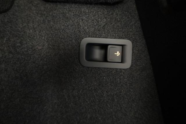 Skoda Karoq Selection 1.5 TSI DSG Selection, AHK, LED, Kamera, Winter, el. Klappe, Ladeboden, 4 J.-Garantie 