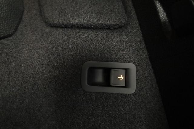 Skoda Karoq Selection 1.5 TSI DSG Selection, AHK, Navi, LED, Kamera, Winter, el. Klappe, Ladeboden, 4 J.-Garantie 