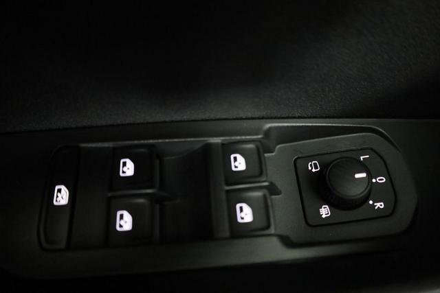 Skoda Karoq Selection 4x4 2.0 TDI DSG Selection, AHK, LED, Kamera, Winter, 4 J.-Garantie 