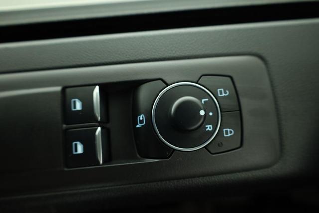 Ford Transit Custom 320 L1 FWD Limited Kombi 2.0 Limited, 9-Sitzer, Navi, FS-beheizbar, Side, Kamera, 4 J.-Garantie 