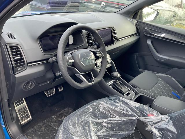 Skoda Karoq - Sportline 1.5 TSI DSG Sportline, Pano, AHK, Navi, CANTON, Matrix, AreaView, Side, FS-beheizbar