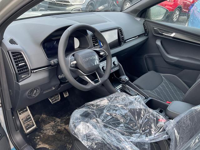 Skoda Karoq - Sportline 1.5 TSI DSG Sportline, Pano, AHK, Navi, CANTON, Matrix, AreaView, Side, FS-beheizbar, 19-Zoll