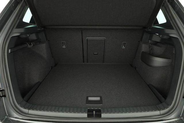 Skoda Karoq Sportline 1.5 TSI DSG Sportline, AHK, Navi, CANTON, Matrix, Kamera, el. Klappe, 5-J. Garantie 