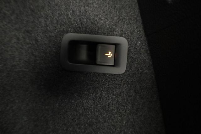 Skoda Karoq Sportline 1.5 TSI DSG Sportline, AHK, Navi, CANTON, Matrix, Kamera, el. Klappe, 5-J. Garantie 