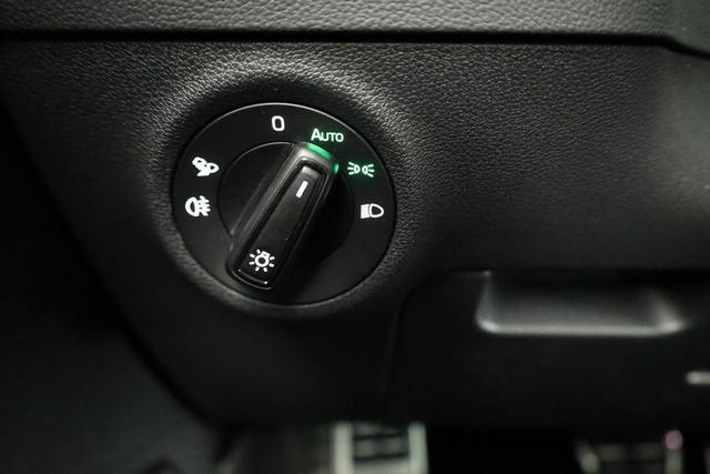 Skoda Karoq Sportline 1.5 TSI DSG Sportline, AHK, Navi, CANTON, Matrix, Kamera, el. Klappe, 5-J. Garantie 