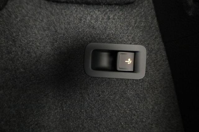 Skoda Karoq Sportline 1.5 TSI DSG Sportline, AHK, Navi, CANTON, Matrix, Kamera, el. Klappe, 5-J. Garantie 