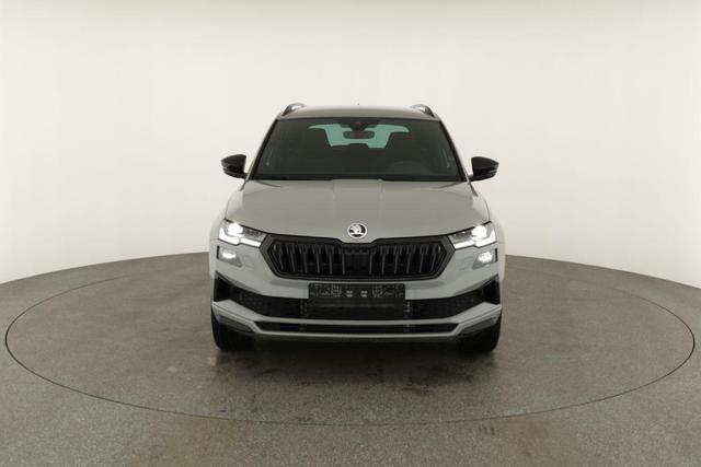 Skoda Karoq Sportline 1.5 TSI DSG Sportline, AHK, Navi, CANTON, Matrix, Kamera, el. Klappe, 5-J. Garantie 