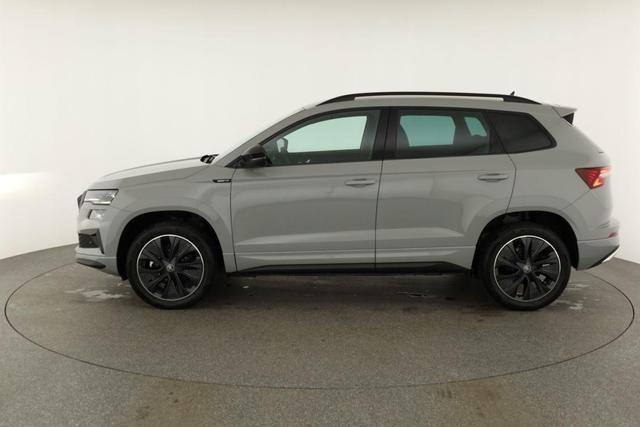 Skoda Karoq Sportline 1.5 TSI DSG Sportline, AHK, Navi, CANTON, Matrix, Kamera, el. Klappe, 5-J. Garantie 