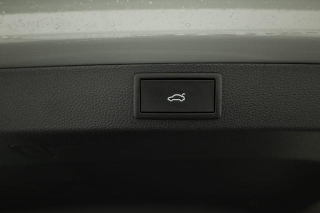 Skoda Karoq Selection 1.5 TSI DSG Selection, AHK, Navi, LED, Kamera, Winter, el. Klappe, Ladeboden, 4 J.-Garantie 