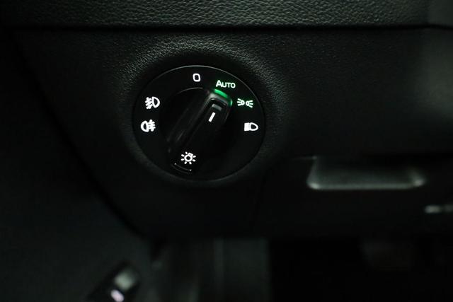 Skoda Karoq Selection 1.5 TSI DSG Selection, AHK, Navi, LED, Kamera, Winter, el. Klappe, Ladeboden, 4 J.-Garantie 