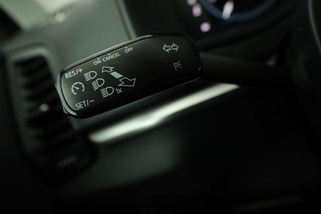 Skoda Karoq Selection 1.5 TSI DSG Selection, AHK, Navi, LED, Kamera, Winter, el. Klappe, Ladeboden, 4 J.-Garantie 