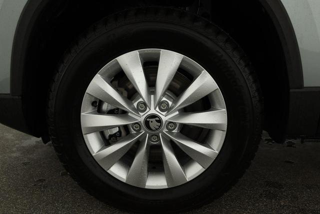 Skoda Karoq Selection 1.5 TSI DSG Selection, AHK, Navi, LED, Kamera, Winter, el. Klappe, Ladeboden, 4 J.-Garantie 