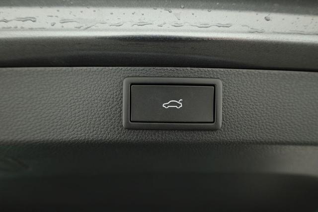 Skoda Karoq Selection 1.5 TSI DSG Selection, AHK, Navi, LED, Kamera, Winter, el. Klappe, Ladeboden, 4 J.-Garantie 