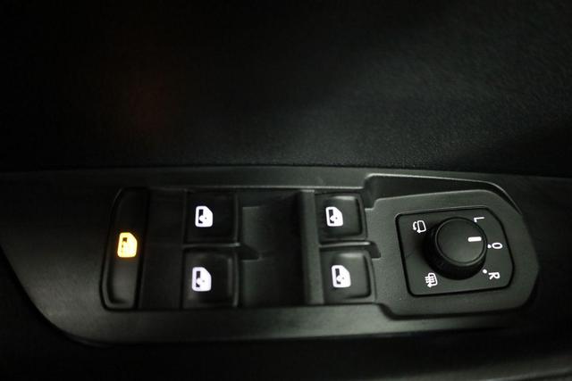 Skoda Karoq Selection 4x4 2.0 TDI DSG Selection, AHK, LED, Kamera, Winter, 4 J.-Garantie 