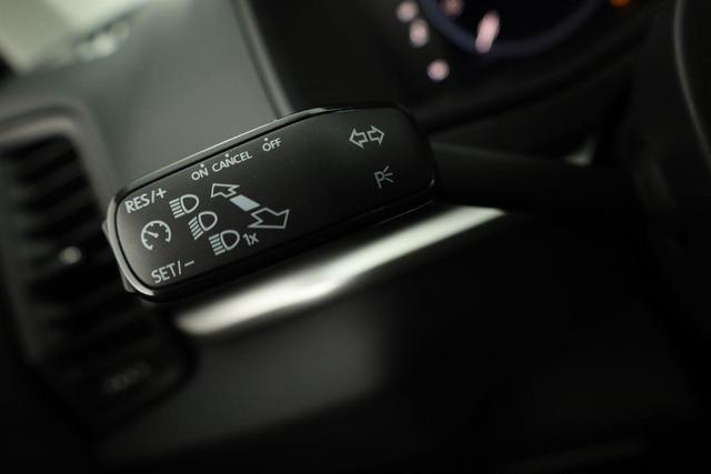 Skoda Karoq Selection 4x4 2.0 TDI DSG Selection, AHK, Navi, LED, Kamera, Winter, el. Klappe, 4 J.-Garantie 