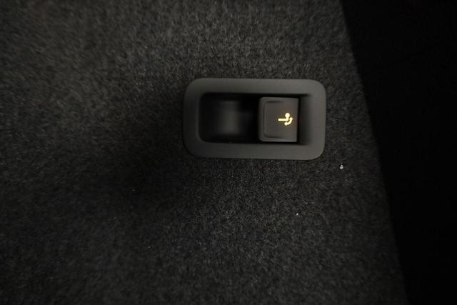 Skoda Karoq Selection 4x4 2.0 TDI DSG Selection, AHK, Navi, LED, Kamera, Winter, el. Klappe, 4 J.-Garantie 